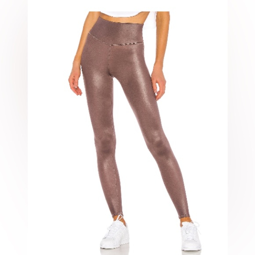 alo High Waist Shine Airbrush Legging in Coco Shine